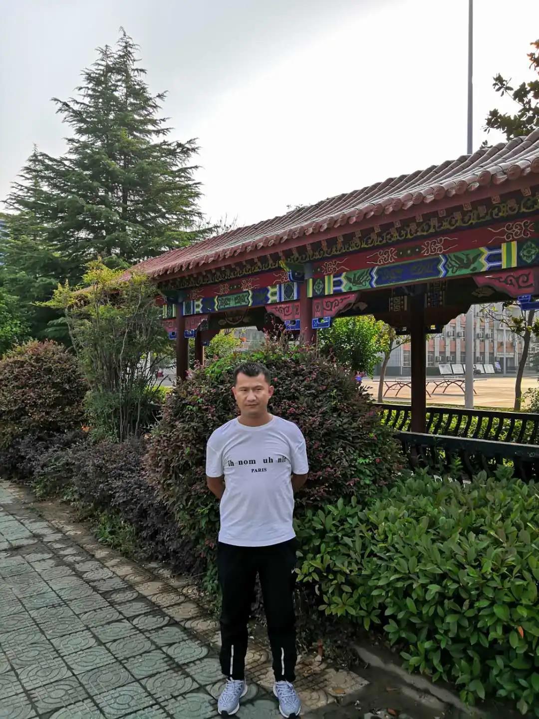 高三级部优秀班主任-张永华